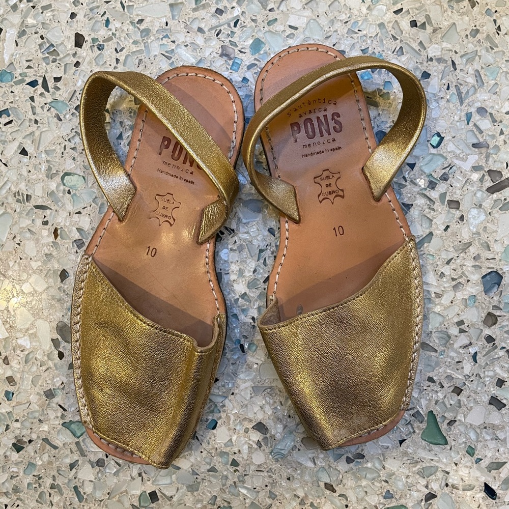 AvarcasUSA Classic Pons Sandal, Metallic Gold